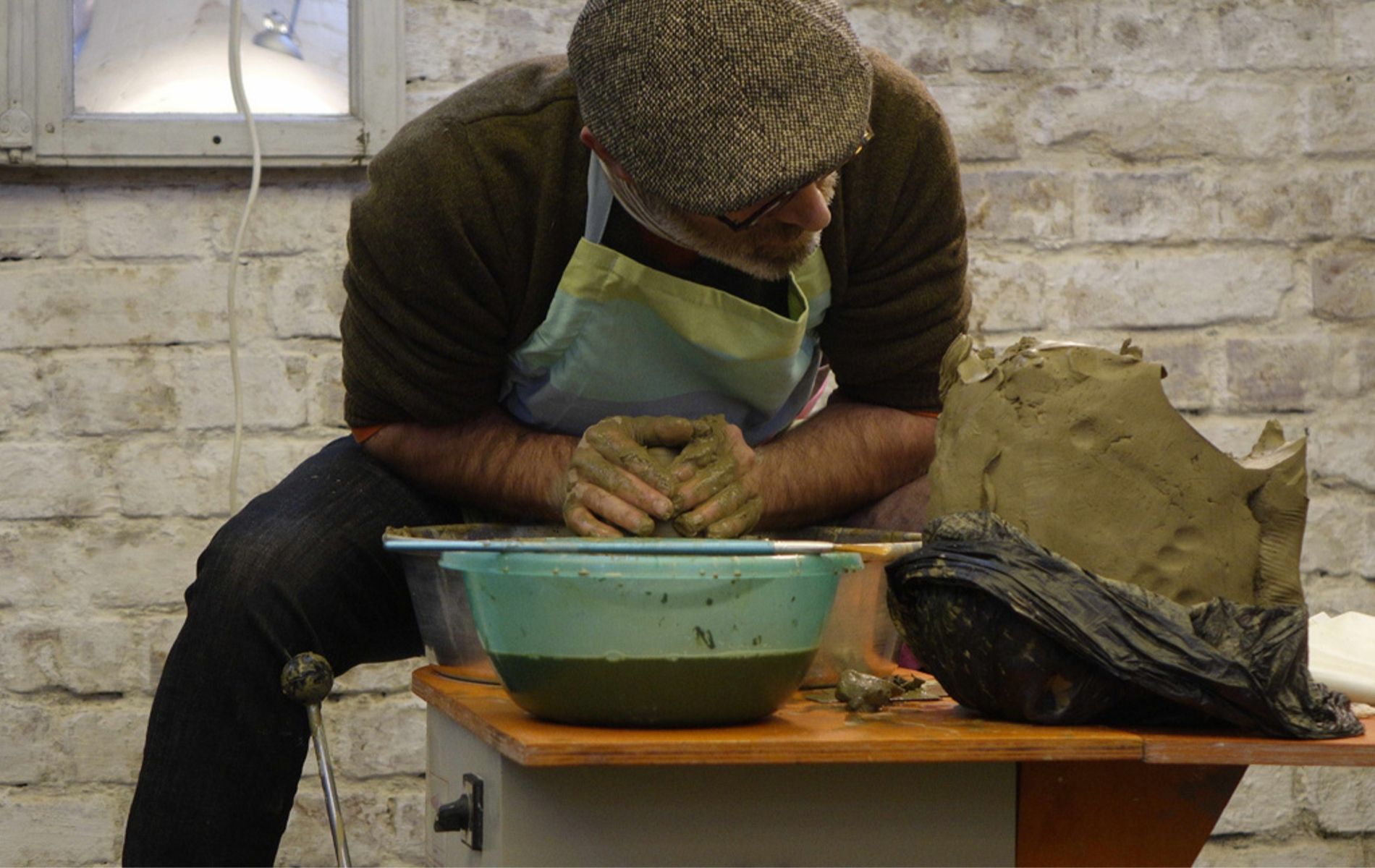 Pottery wheel & ceramics workshop (booking required) — București