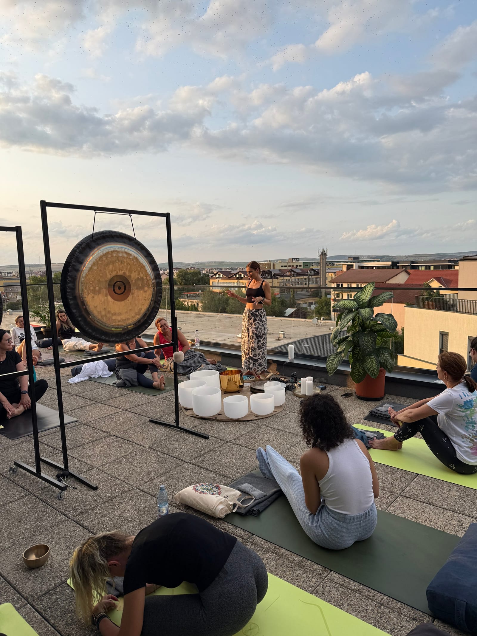 Yin Yoga & Baie de Sunete pe Terasă — Sibiu
