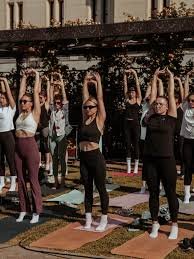Yinyasa – Yoga cu picioarele pe pământ — Iași