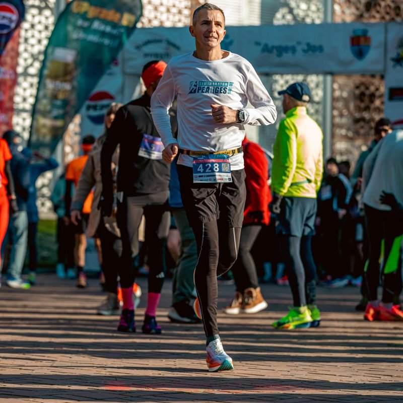 Semimaraton Pe Arges in Jos — Pitești