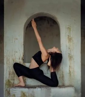 Vinyasa Deep Stretch · intermediate plus — București